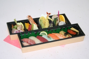 109八重桜2段寿司折詰2500円